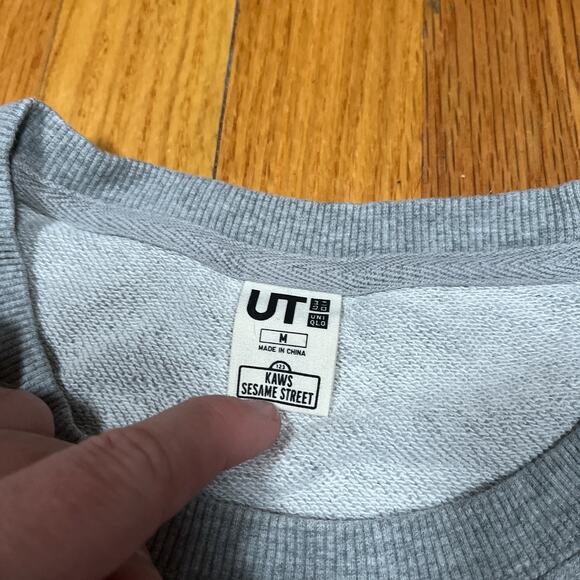 Uniqlo x Kaws Sesame Street Sweatshirt Mens Medium Gray Graphic Print Pullover - Picture 4 of 10